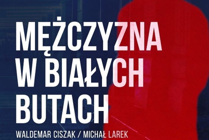 Kim był mężczyzna w białych butach?