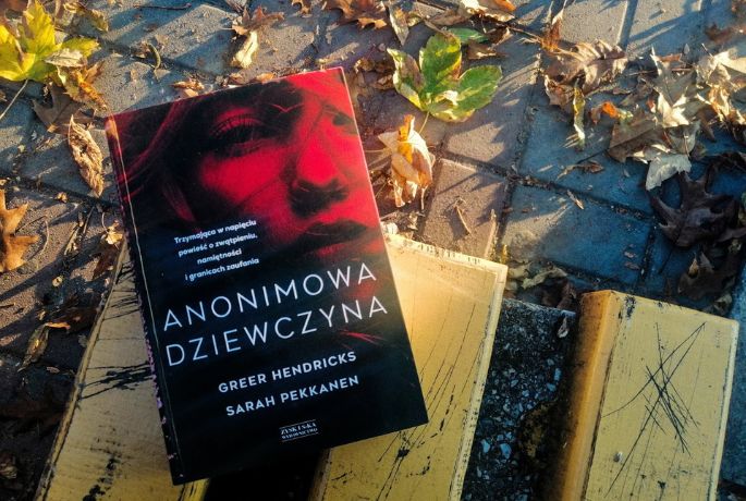 Czy zwykłe anonimowe badanie może zmienić całe życie? | Sarah Pekkanen, Greer Hendricks „Anonimowa dziewczyna”