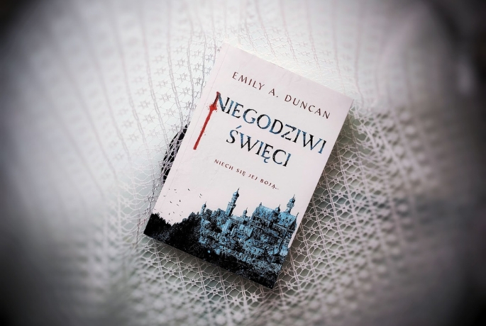 Magiczny, nowy, fascynujący świat | Emily A. Duncan „Niegodziwi święci”