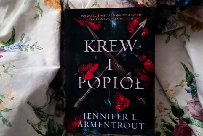 Jennifer L. Armentrout – Krew i popiół